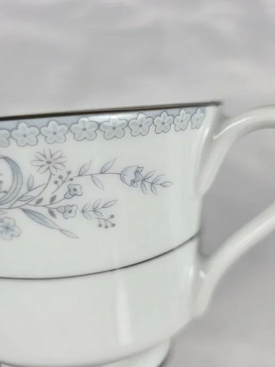 Mikasa Dresden Rose Sugar Bowl & Lid White with Blue and Pink Flowers on Rim - Picture 9 of 13